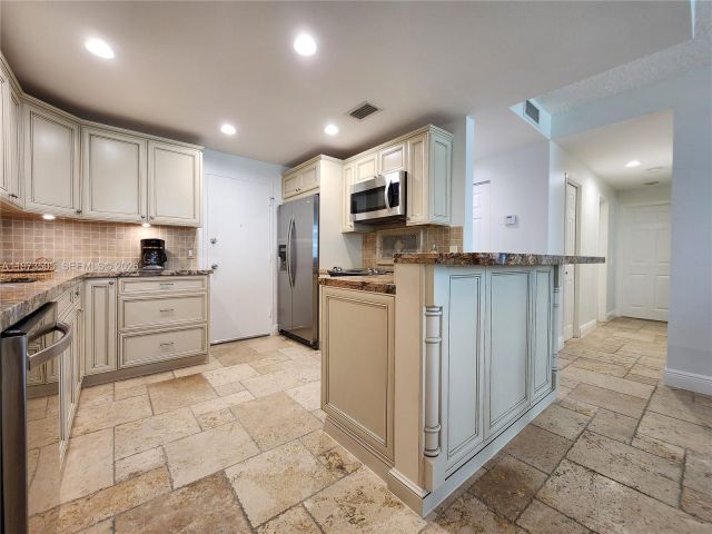 Apartment for rent  Unit #708 - photo 7500983