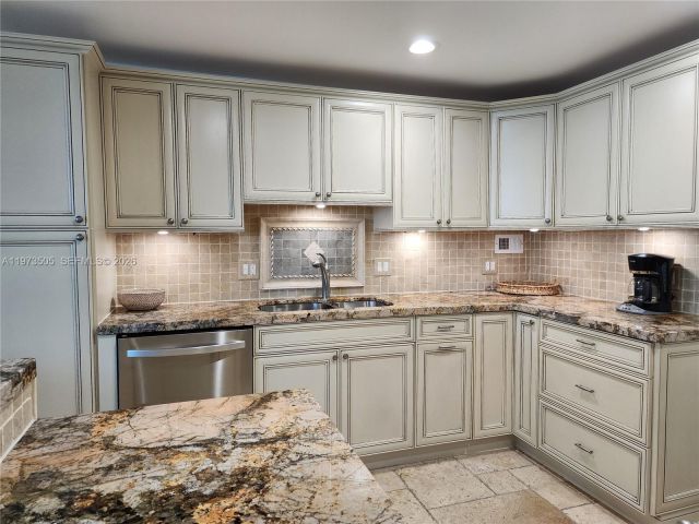 Apartment for rent  Unit #708 - photo 7500986