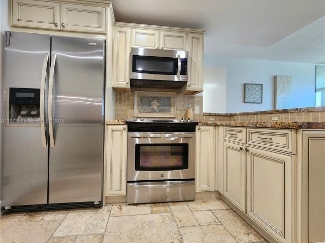 Apartment for rent  Unit #708 - photo 7500987