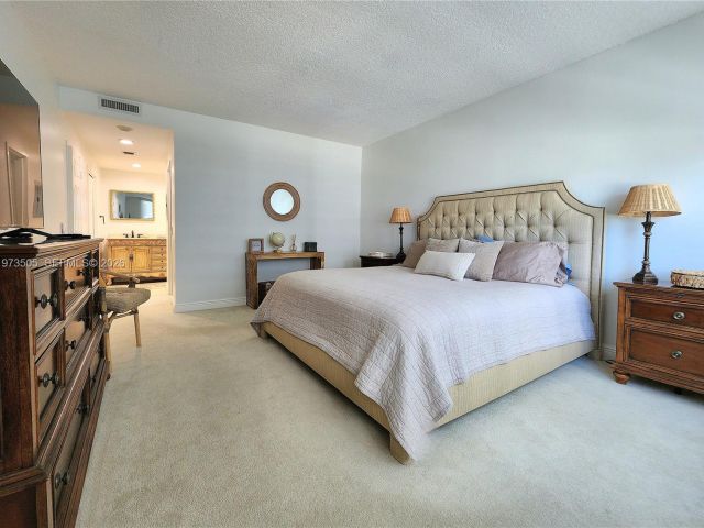 Apartment for rent  Unit #708 - photo 7500988