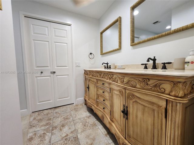 Apartment for rent  Unit #708 - photo 7500993