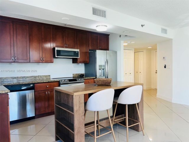 Apartment for rent  Unit #1601 - photo 7479070