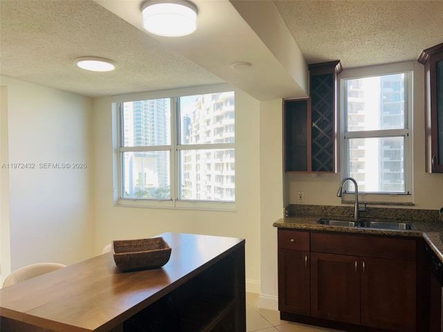 Apartment for rent  Unit #1601 - photo 7479085