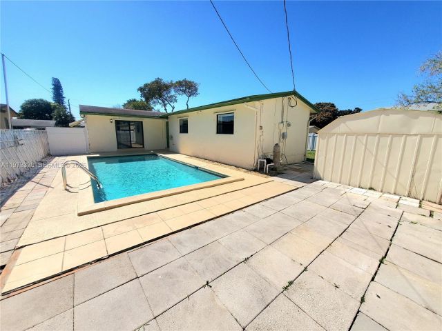 Home for rent at 7791 NW 39th St - photo 7473726