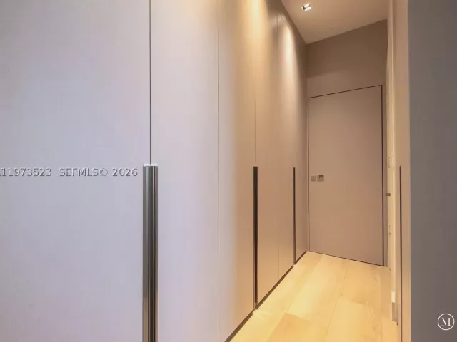 5-bedroom condo for rent in Miami - 465 Brickell Ave 5701 - MondialRealty