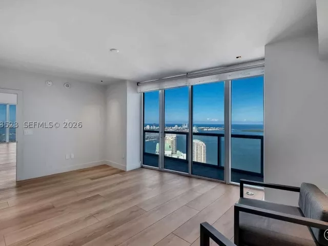 5-bedroom condo for rent in Miami - 465 Brickell Ave 5701 - MondialRealty