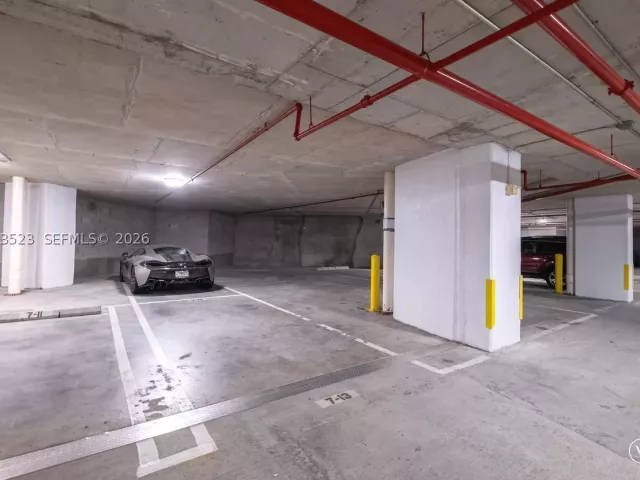 5-bedroom condo for rent in Miami - 465 Brickell Ave 5701 - MondialRealty
