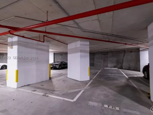 5-bedroom condo for rent in Miami - 465 Brickell Ave 5701 - MondialRealty
