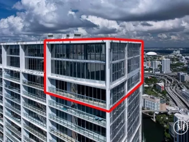 5-bedroom condo for rent in Miami - 465 Brickell Ave 5701 - MondialRealty