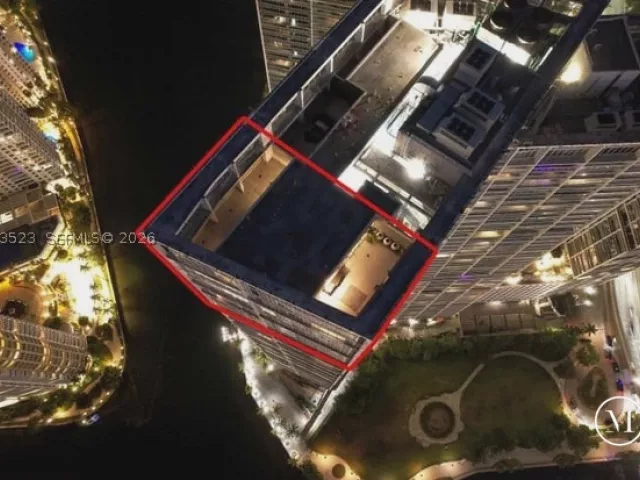 5-bedroom condo for rent in Miami - 465 Brickell Ave 5701 - MondialRealty