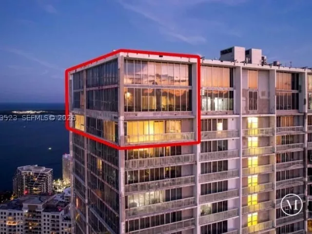 5-bedroom condo for rent in Miami - 465 Brickell Ave 5701 - MondialRealty