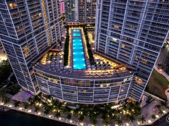 5-bedroom condo for rent in Miami - 465 Brickell Ave 5701 - MondialRealty