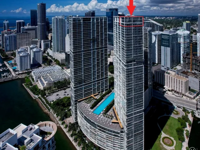 5-bedroom condo for rent in Miami - 465 Brickell Ave 5701 - MondialRealty