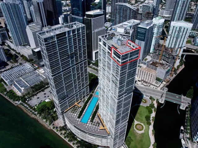 5-bedroom condo for rent in Miami - 465 Brickell Ave 5701 - MondialRealty