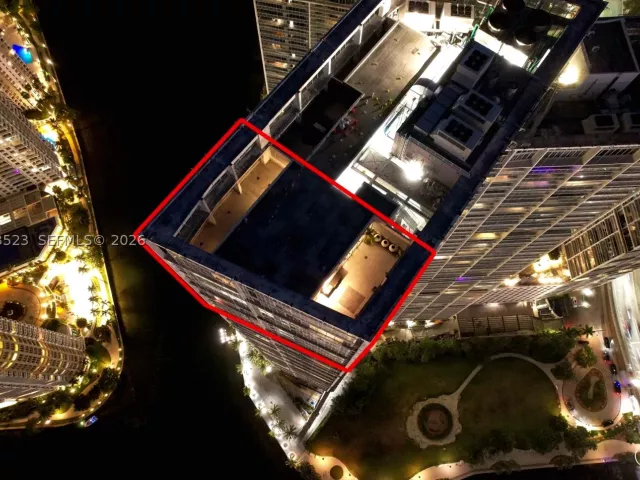 5-bedroom condo for rent in Miami - 465 Brickell Ave 5701 - MondialRealty