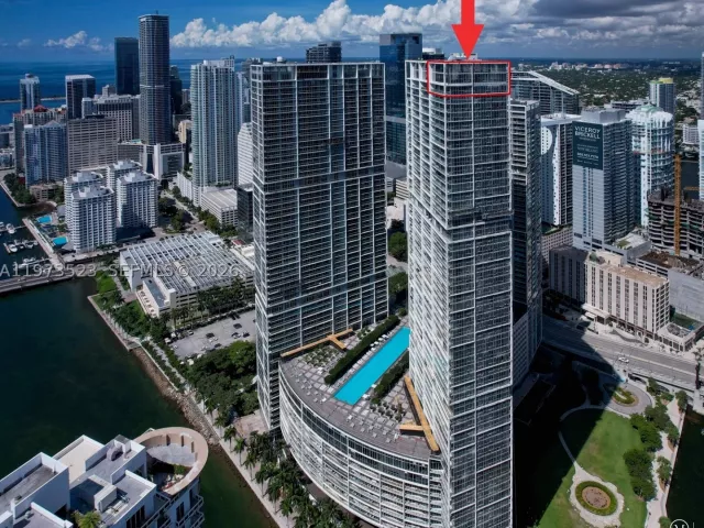 5-bedroom condo for rent in Miami - 465 Brickell Ave 5701 - MondialRealty