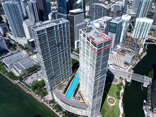 5-bedroom condo for rent in Miami - 465 Brickell Ave 5701 - MondialRealty