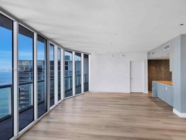 Apartment for rent  Unit #5701 - photo 7510695