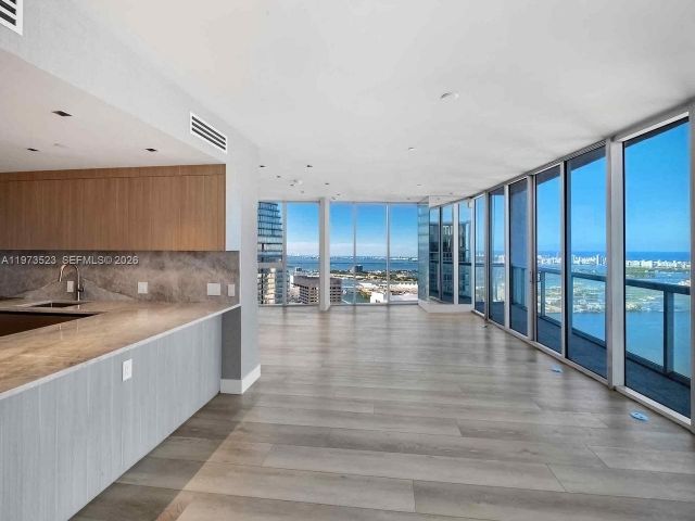 Apartment for rent  Unit #5701 - photo 7510696