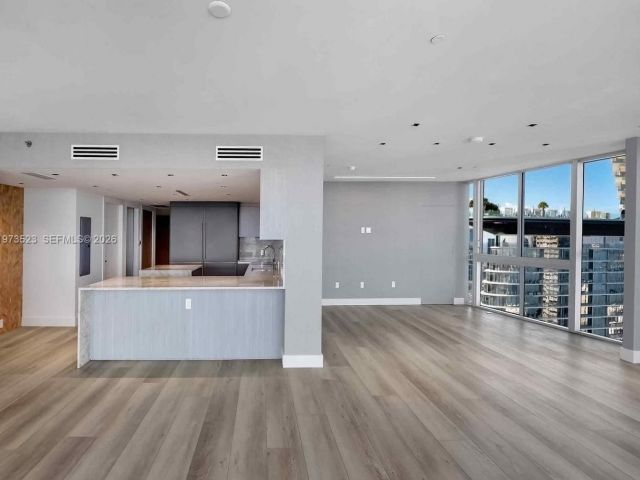 Apartment for rent  Unit #5701 - photo 7510704