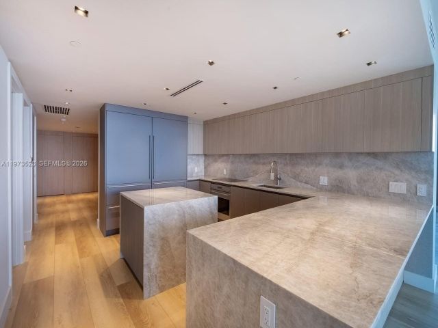 Apartment for rent  Unit #5701 - photo 7510705