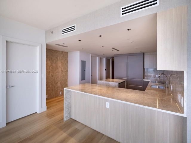 Apartment for rent  Unit #5701 - photo 7510706