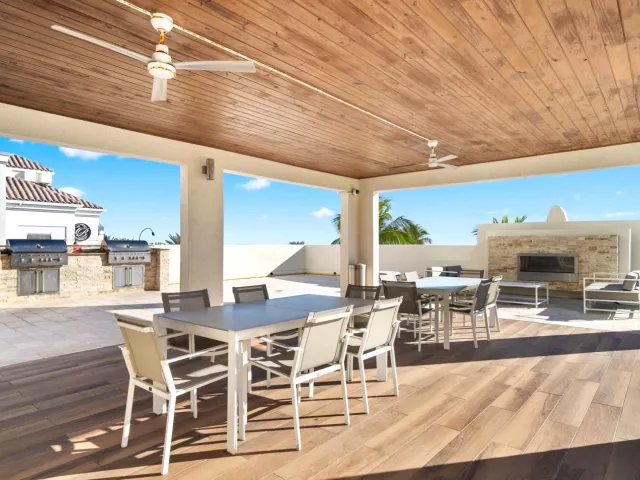 2-bedroom condo for sale in Fort Lauderdale - 101 S Fort Lauderdale Beach Boulevard 907 - MondialRealty