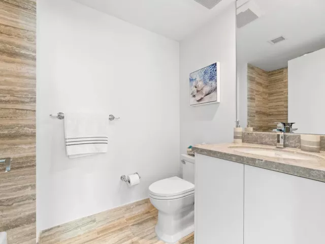 3-bedroom condo for sale in Fort Lauderdale - 101 S Fort Lauderdale Beach Boulevard 705 - MondialRealty