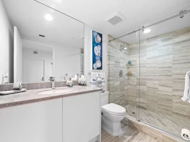 3-bedroom condo for sale in Fort Lauderdale - 101 S Fort Lauderdale Beach Boulevard 705 - MondialRealty