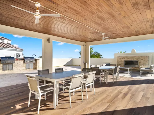 3-bedroom condo for sale in Fort Lauderdale - 101 S Fort Lauderdale Beach Boulevard 705 - MondialRealty