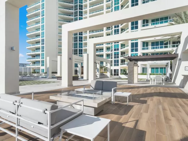 3-bedroom condo for sale in Fort Lauderdale - 101 S Fort Lauderdale Beach Boulevard 705 - MondialRealty
