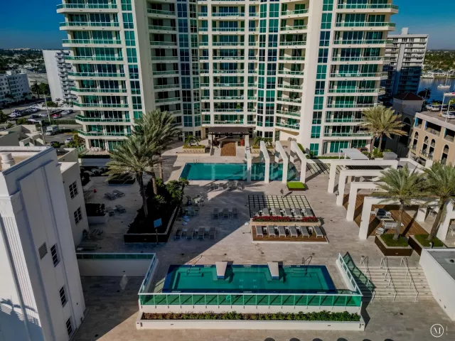 3-bedroom condo for sale in Fort Lauderdale - 101 S Fort Lauderdale Beach Boulevard 705 - MondialRealty