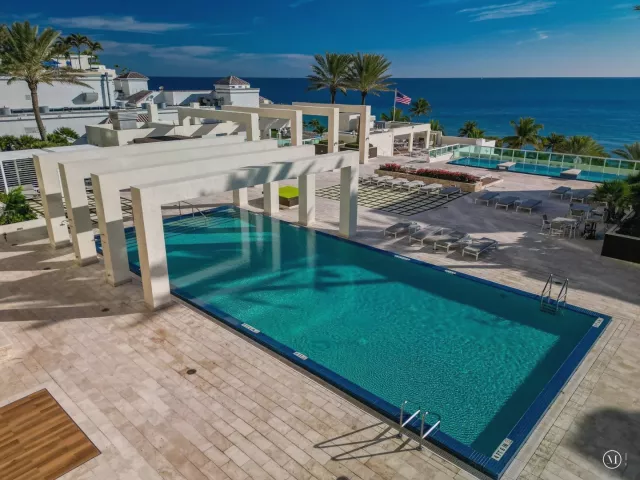 3-bedroom condo for sale in Fort Lauderdale - 101 S Fort Lauderdale Beach Boulevard 705 - MondialRealty