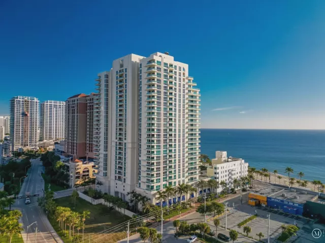 3-bedroom condo for sale in Fort Lauderdale - 101 S Fort Lauderdale Beach Boulevard 705 - MondialRealty