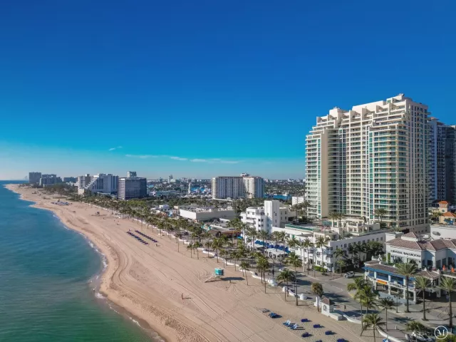 3-bedroom condo for sale in Fort Lauderdale - 101 S Fort Lauderdale Beach Boulevard 705 - MondialRealty