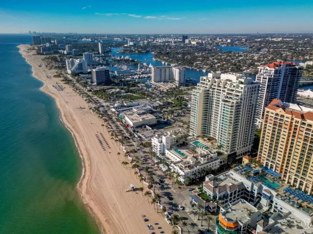 3-bedroom condo for sale in Fort Lauderdale - 101 S Fort Lauderdale Beach Boulevard 705 - MondialRealty