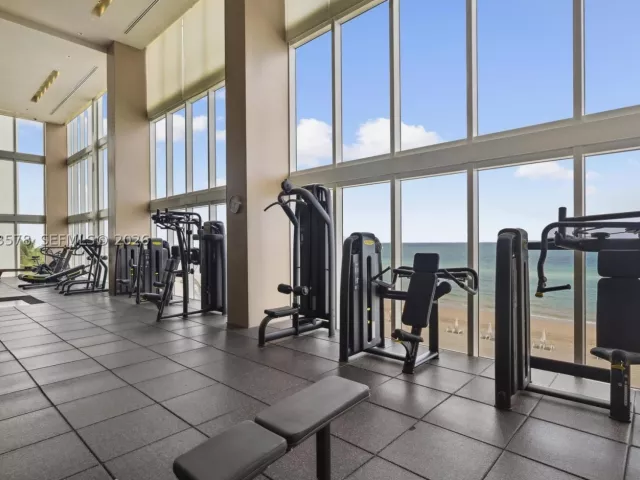 3-bedroom condo for rent in Hallandale Beach - 1800 S OCEAN DR 3803 - MondialRealty
