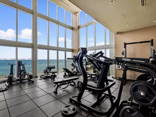 3-bedroom condo for rent in Hallandale Beach - 1800 S OCEAN DR 3803 - MondialRealty