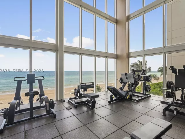 3-bedroom condo for rent in Hallandale Beach - 1800 S OCEAN DR 3803 - MondialRealty
