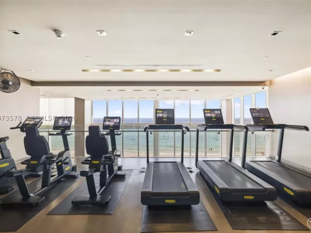 3-bedroom condo for rent in Hallandale Beach - 1800 S OCEAN DR 3803 - MondialRealty