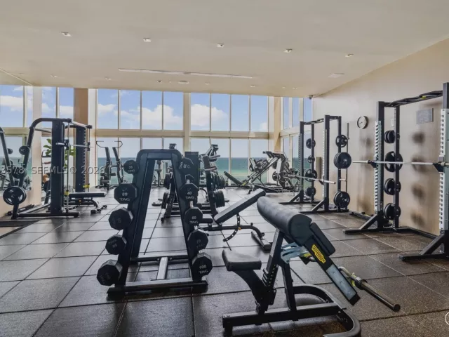 3-bedroom condo for rent in Hallandale Beach - 1800 S OCEAN DR 3803 - MondialRealty
