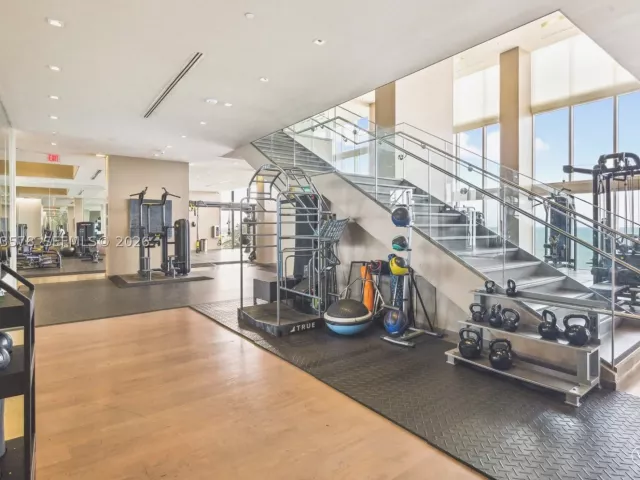 3-bedroom condo for rent in Hallandale Beach - 1800 S OCEAN DR 3803 - MondialRealty
