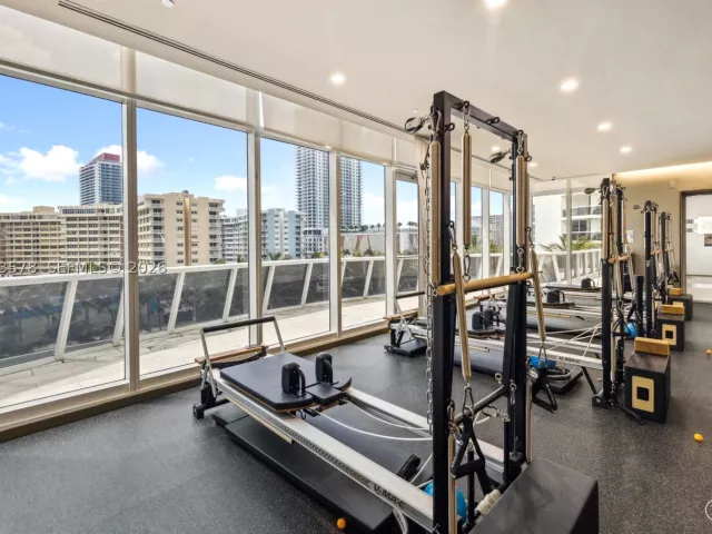 3-bedroom condo for rent in Hallandale Beach - 1800 S OCEAN DR 3803 - MondialRealty