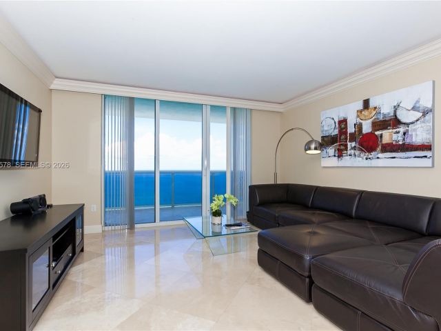 Apartment for rent  Unit #3803 - photo 7500482