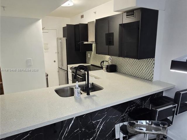 Apartment for rent  Unit #406 - photo 7505835