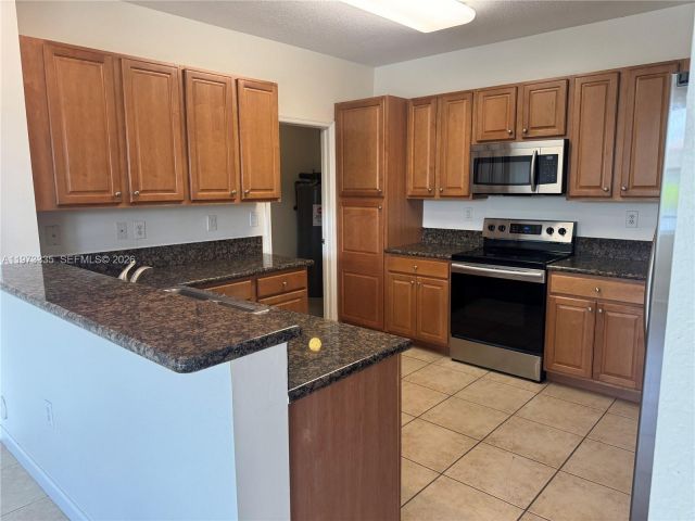 Home for rent at 11482 NW 69th Ter - photo 7486184