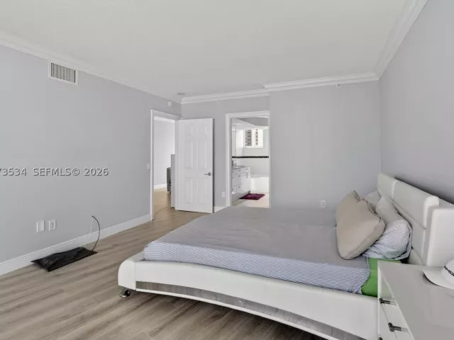 3-bedroom condo for rent in Aventura - 3370 Hidden Bay Dr 1501 - MondialRealty