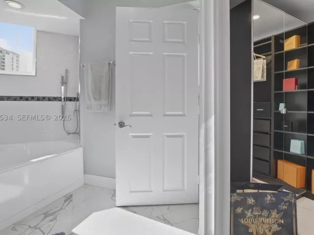3-bedroom condo for rent in Aventura - 3370 Hidden Bay Dr 1501 - MondialRealty