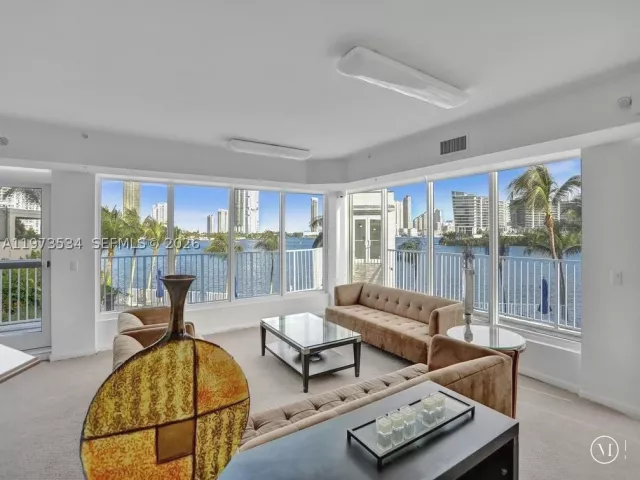 3-bedroom condo for rent in Aventura - 3370 Hidden Bay Dr 1501 - MondialRealty