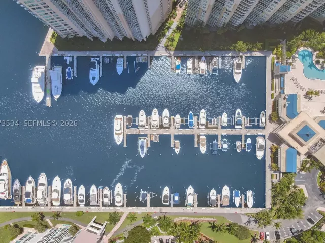 3-bedroom condo for rent in Aventura - 3370 Hidden Bay Dr 1501 - MondialRealty